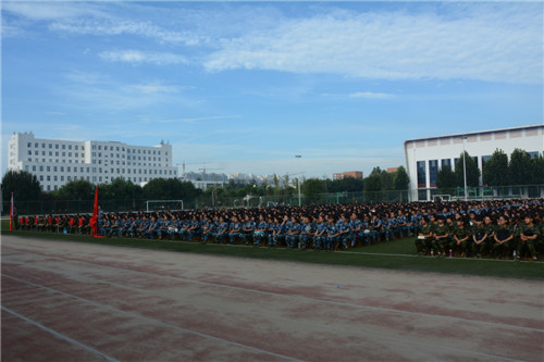 我校隆重举行2016级新生开学典礼