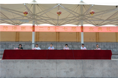 我校隆重举行二〇一七届学生毕业典礼