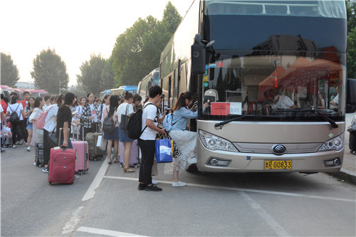 我校2015级4654名学生奔赴各实践教学基地