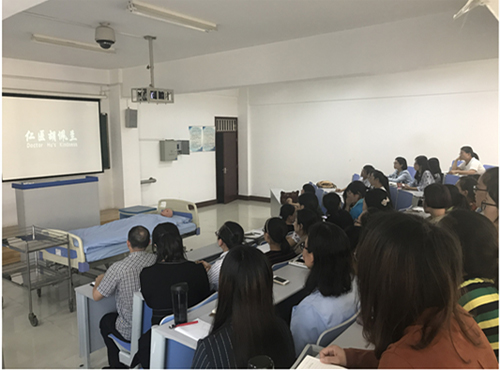 我校组织师生员工观看电影《仁医胡佩兰》