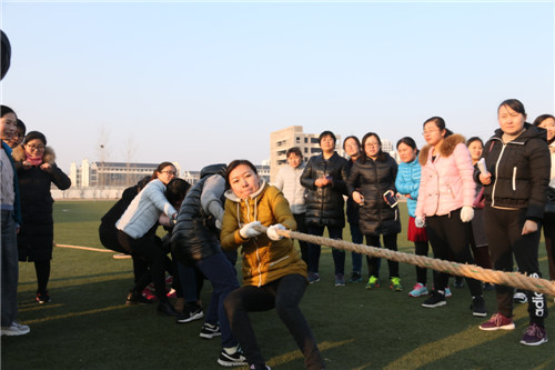 我校举办“庆三八”女教工趣味运动会