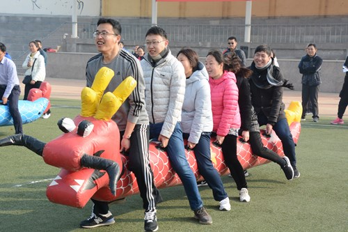 我校举办首届教职工趣味运动会