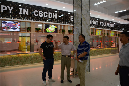 学校领导检查2018年迎新准备工作