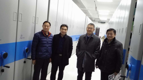 于洲声校长到图书馆检查指导工作