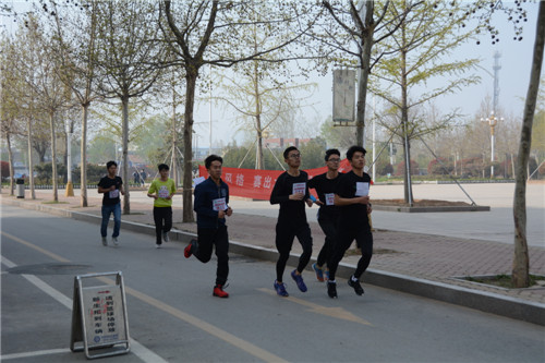 我校临床医学系成功举办“首届春季校园越野赛”