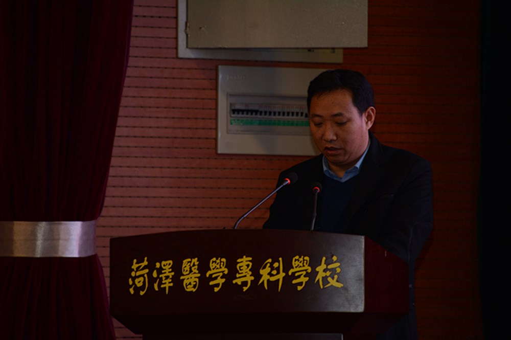 我校举行“一名党员一面旗帜”活动和加强内涵建设全面提高教育教学水平三年行动计划（2018-2020）启动仪式