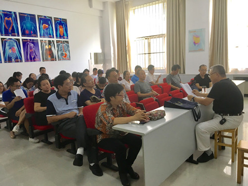 我校师生认真学习《习近平总书记的成长之路》