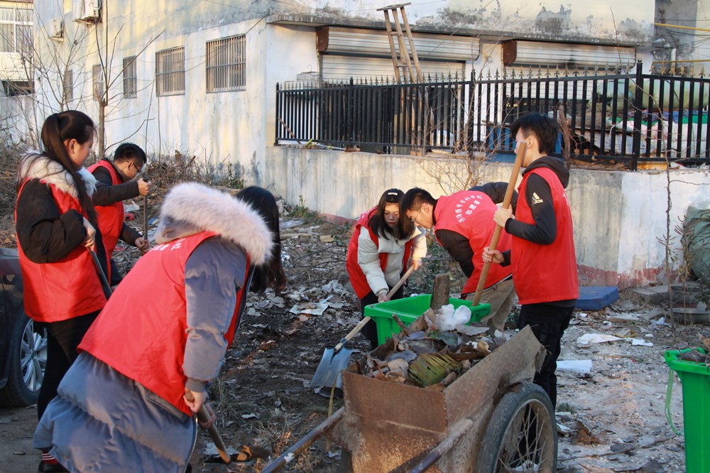我校师生志愿者到句阳社区开展环境卫生综合整治活动