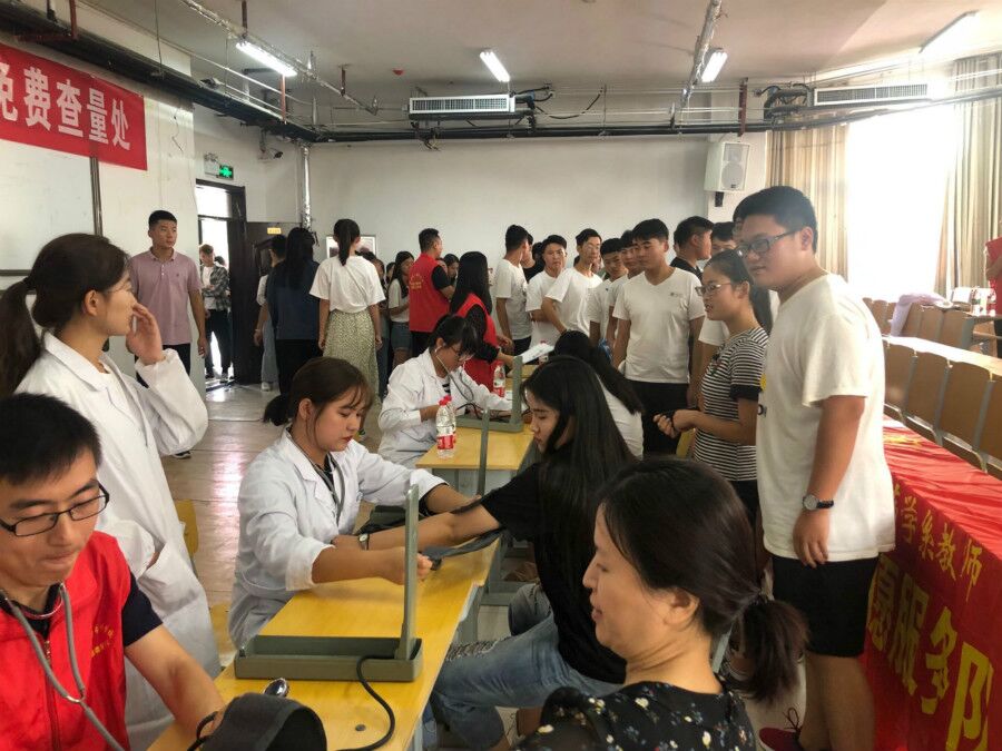 我校药学系星火志愿服务队到菏泽职业学院开展志愿服务活动.