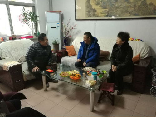 校领导春节前慰问离退休老干部