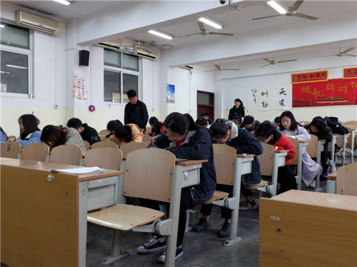 我校临床医学系举办“染诗词之美，浴书法之风”书法大赛