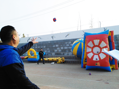 我校举办首届教职工趣味运动会