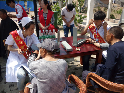 我校护理系开展“5.12”护士节系列活动之走进敬老院