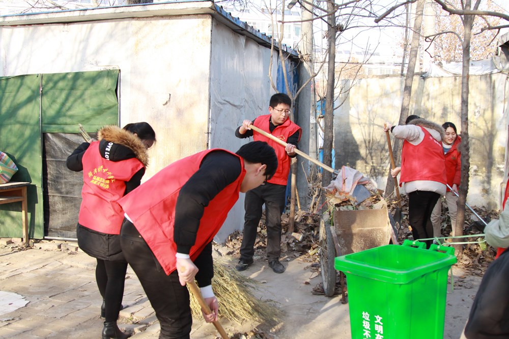 我校师生志愿者到句阳社区开展环境卫生综合整治活动