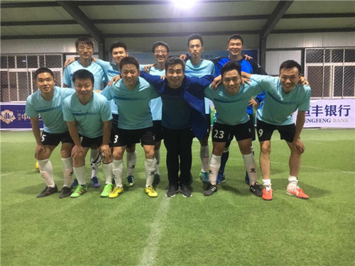 我校教工男子足球队在全市五人制足球比赛中取得亚军
