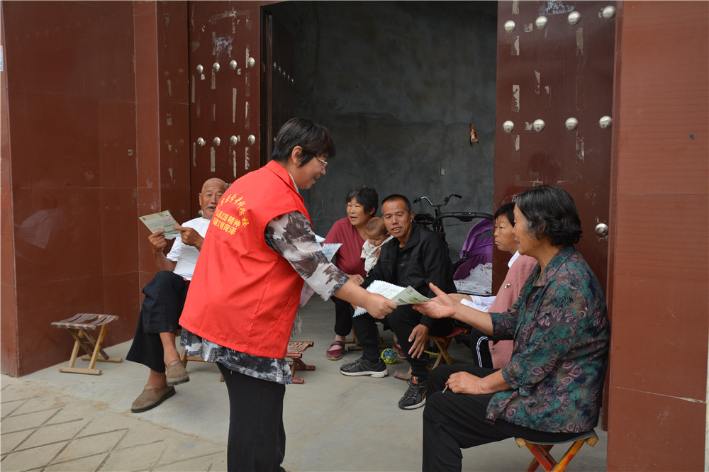 我校深入包联社区开展“双城同创”志愿服务活动