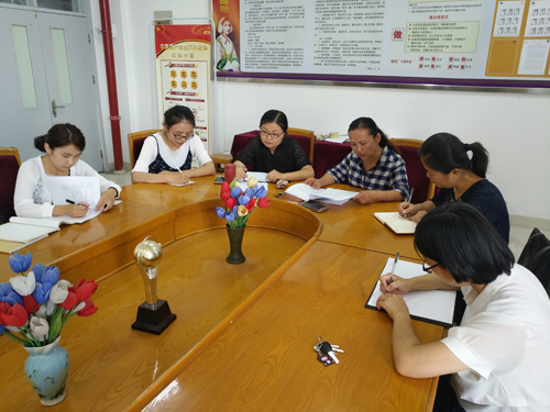 我校师生认真学习《习近平总书记的成长之路》