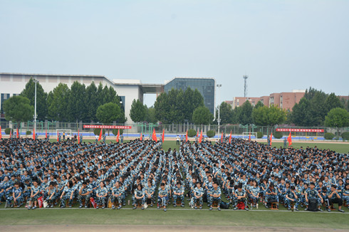我校举行2019级新生军训开训仪式