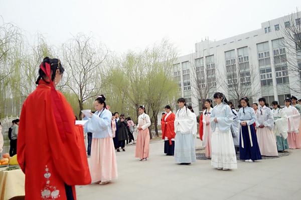 我校汉服社联合当地社团举办“花朝节”主题活动