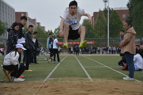 我校2018年春季运动会开幕