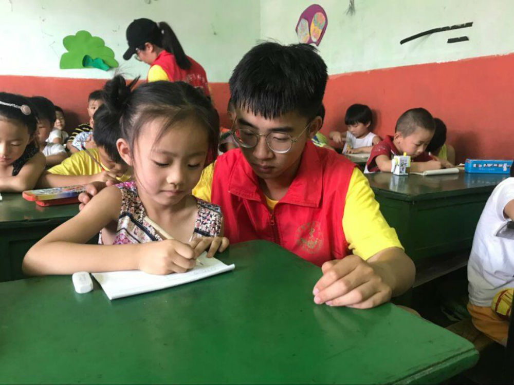 我校小留承医志愿者服务队荣获2018年全国暑期“三下乡”社会实践活动优秀团队