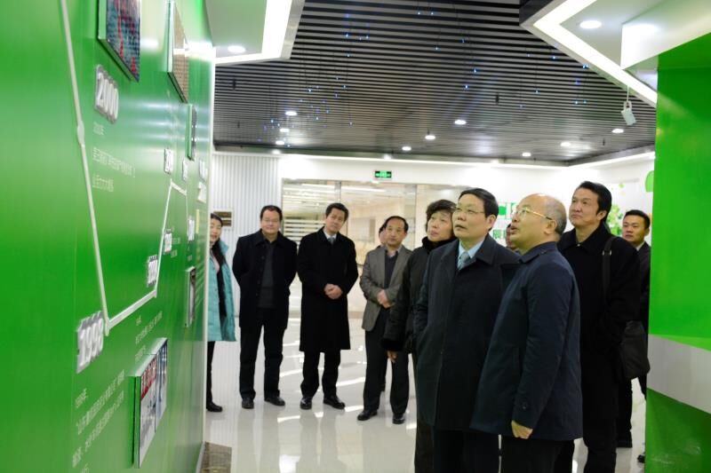 我校与辰欣药业股份有限公司举行实践教学基地协议签约及揭牌仪式