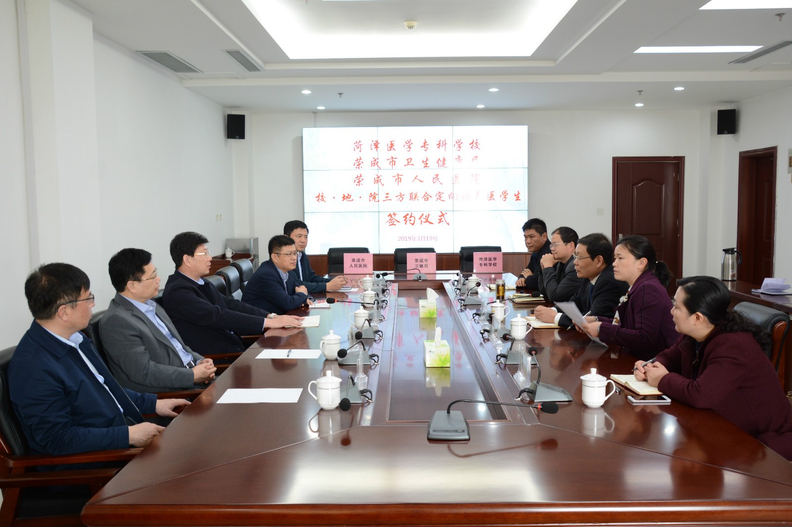 我校举行“校地联合定向培养医学生”签约仪式