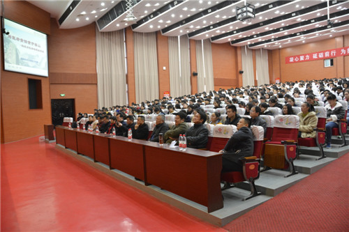 我校优秀校友李华伟回母校作报告