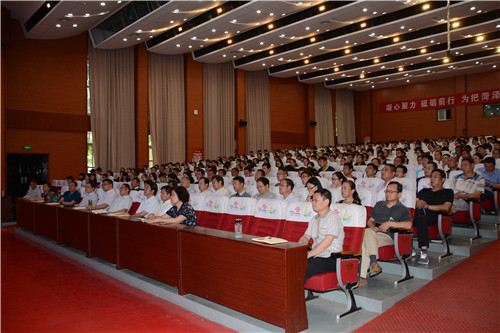 省纪委监察委驻省卫计委纪检组组长李鲁军为我校党员干部上党课