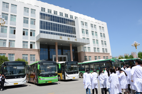 我校2015级学生临床见习拉开帷幕