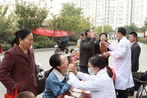 我校师生到句阳社区开展创城志愿服务