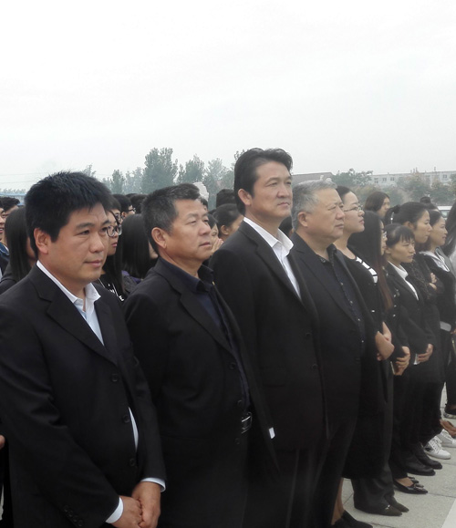 我校师生代表参加菏泽市烈士纪念日公祭活动