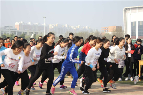 我校临床医学系成功举办“首届春季校园越野赛”