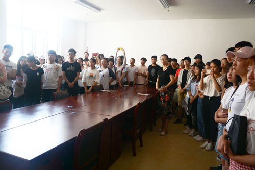 我校学生到附属医院护养中心开展志愿服务活动