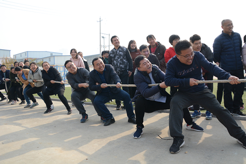 我校举办首届教职工趣味运动会