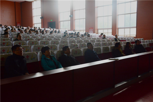 我校开展警示教育周活动集中观看专题教育片《永远在路上》