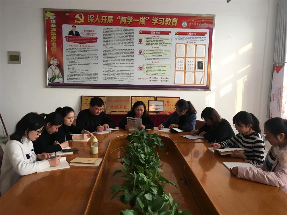 我校师生热议全国“两会”