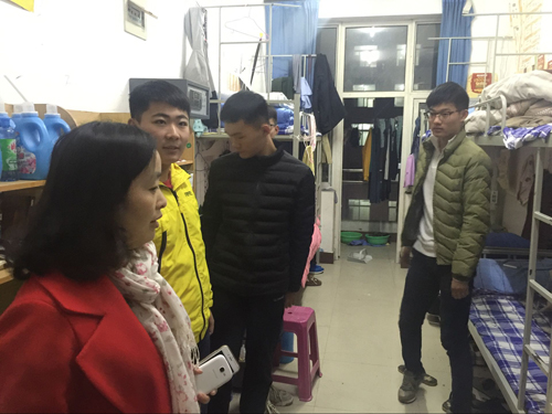 我校开展突击检查宿舍活动