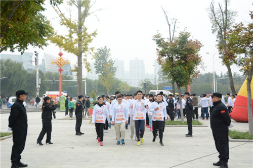 我校临床系师生积极参加“阳光彩跑，健康起航”全民健身活动