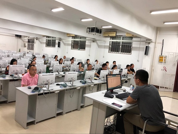 学校教务处召开实验室综合管理系统操作培训会