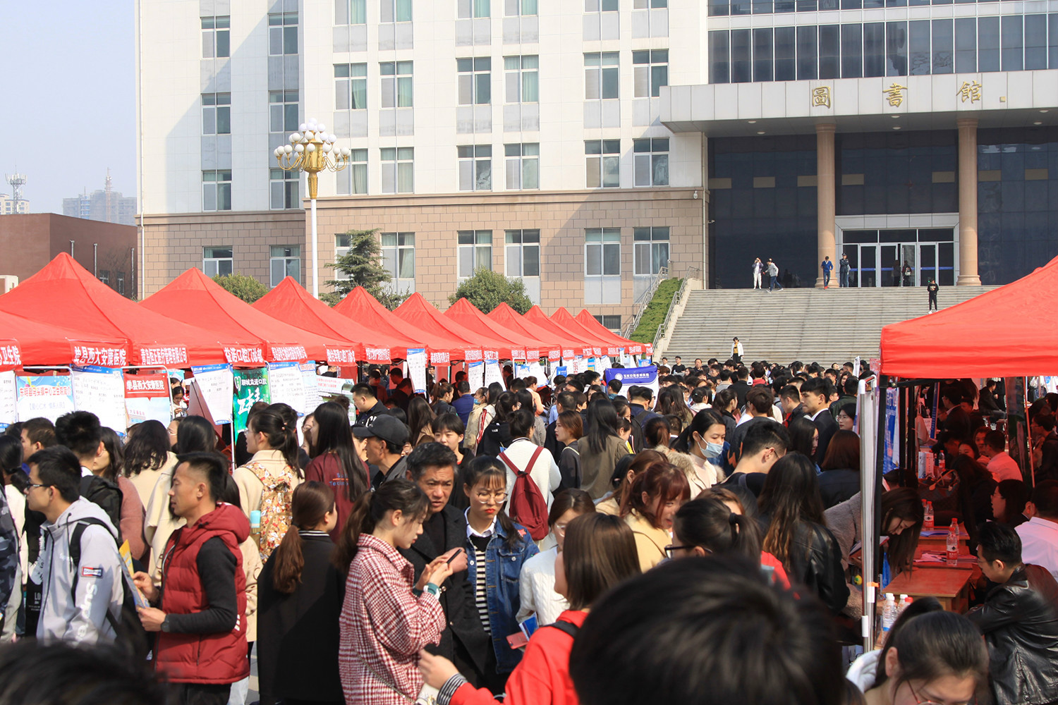 我校成功举办2019届毕业生春季供需双选会