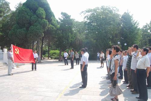 菏泽医专组织党员干部赴焦裕禄纪念园参观学习