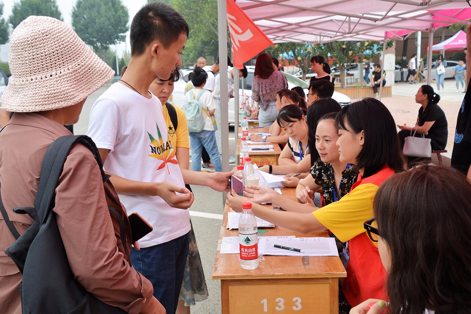 我校喜迎2019级新生入学报到