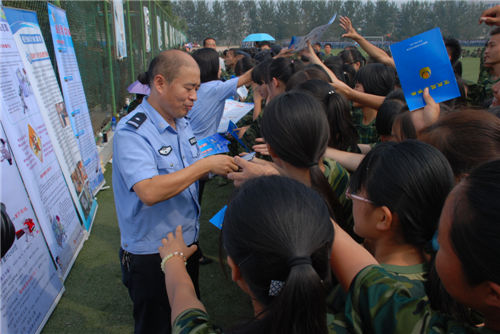 菏泽市牡丹区公安局联合我校开展防诈骗系列宣传