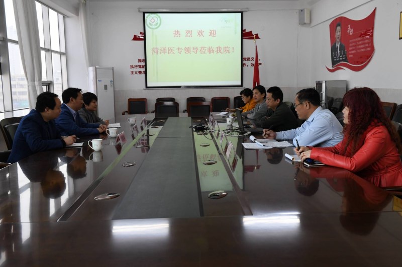 我校到多家教学医院进行学生临床见习情况检查