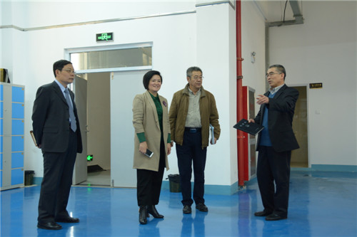 市检查组来我校检查验收文明创建工作