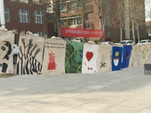 我校药学与生物制药工程系举办环保袋主题设计义卖活动