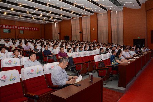 省纪委监察委驻省卫计委纪检组组长李鲁军为我校党员干部上党课