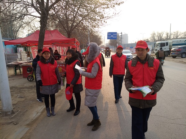 我校服务保障总支第三支部走进社区开展冬季取暖安全宣传教育