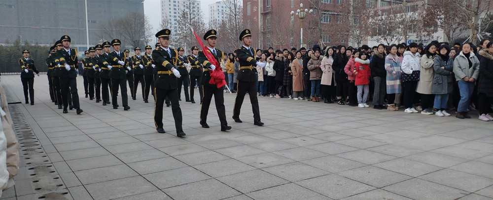 我校举行新学期开学升旗仪式